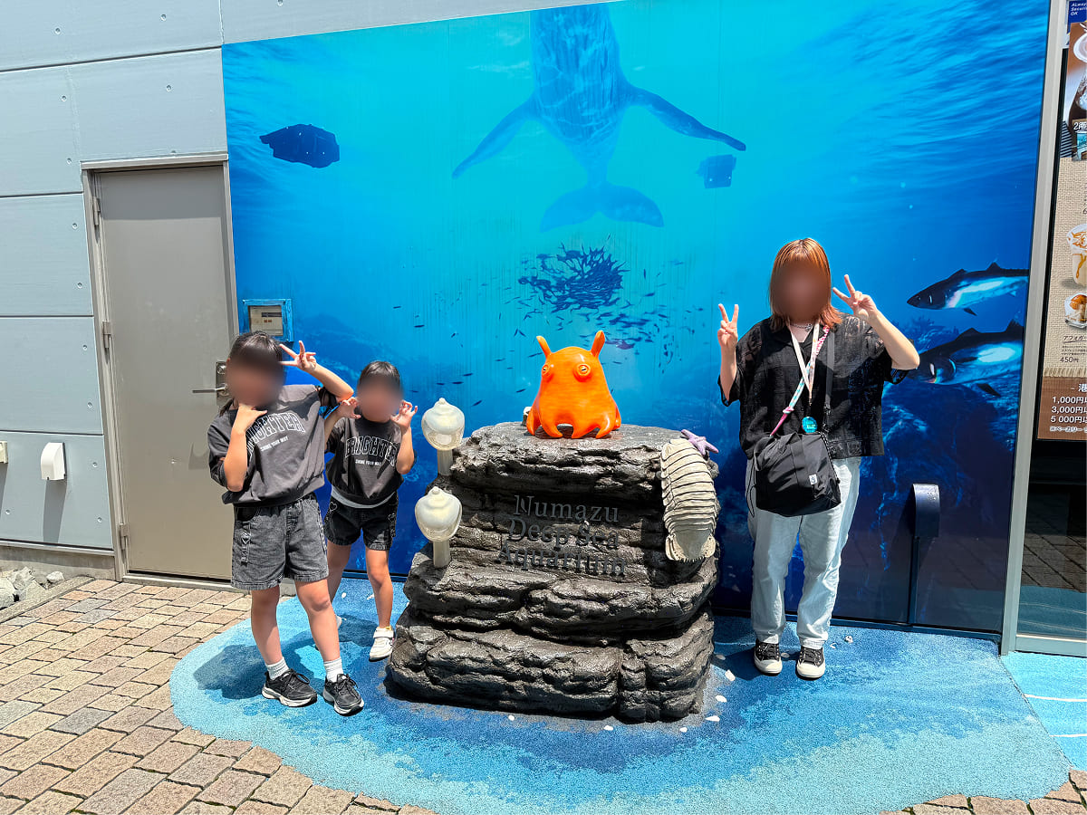 沼津港深海水族館の入口横にあるメンダコのフォトスポット
