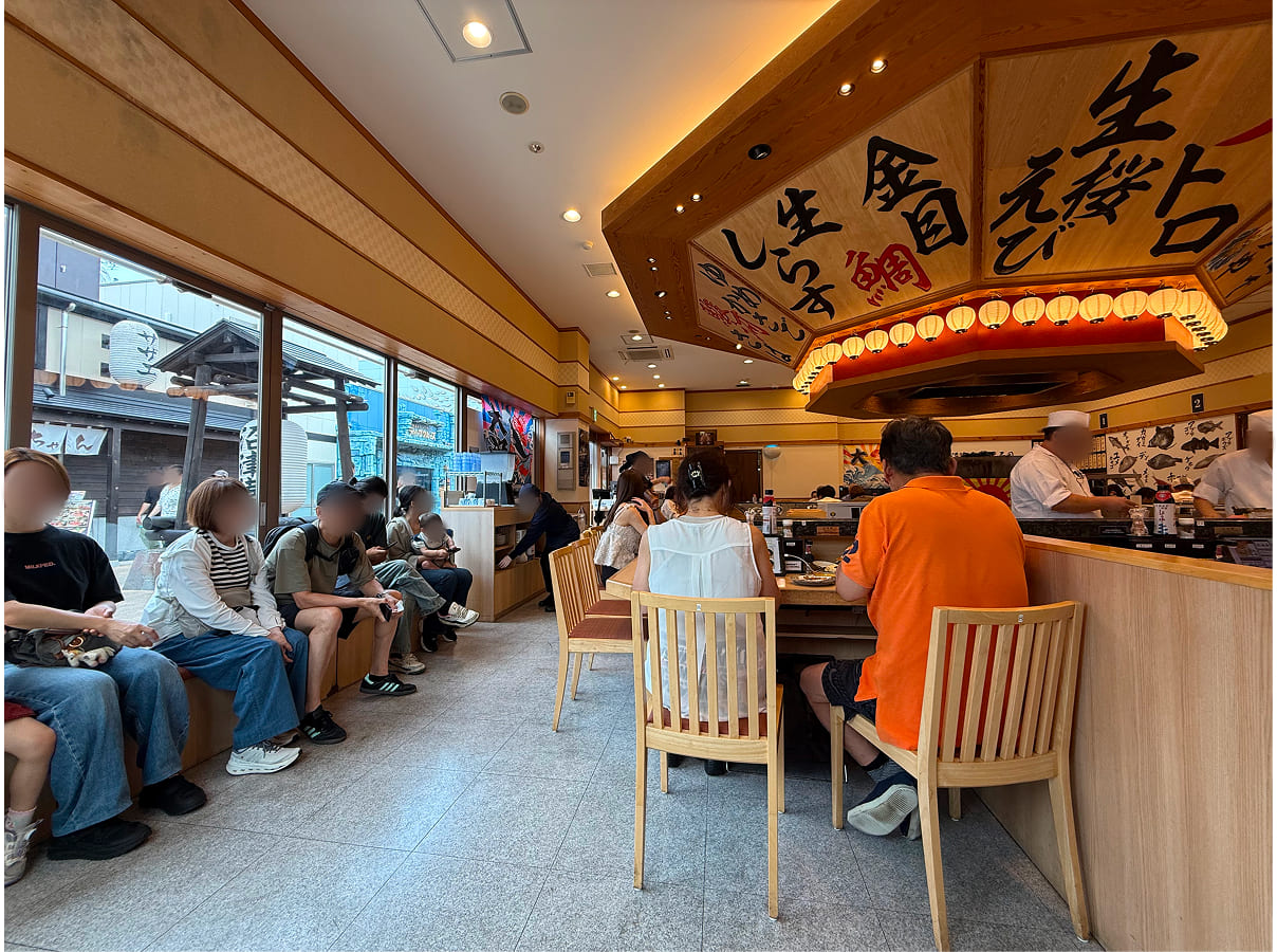 港八十三番地 一富士丸の店内通路