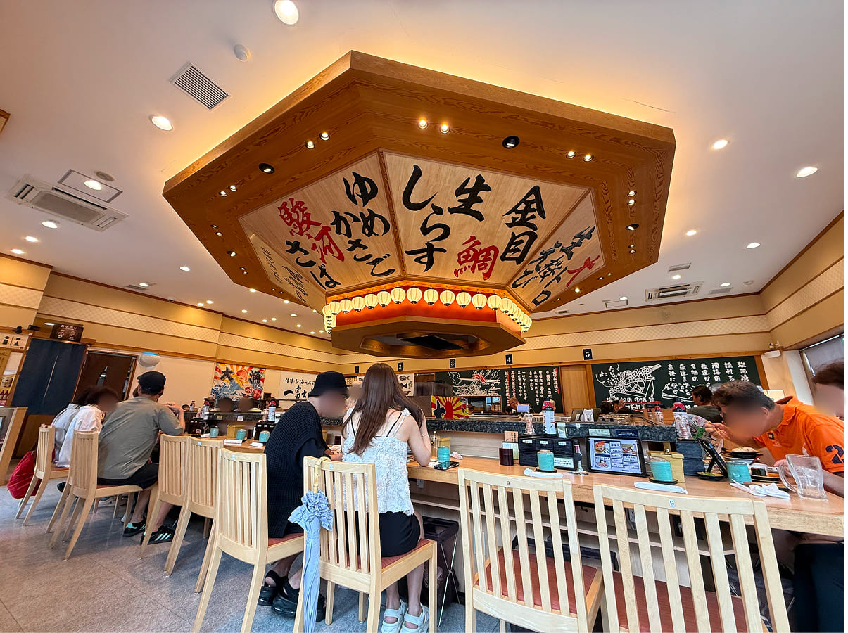 港八十三番地 一富士丸の店内