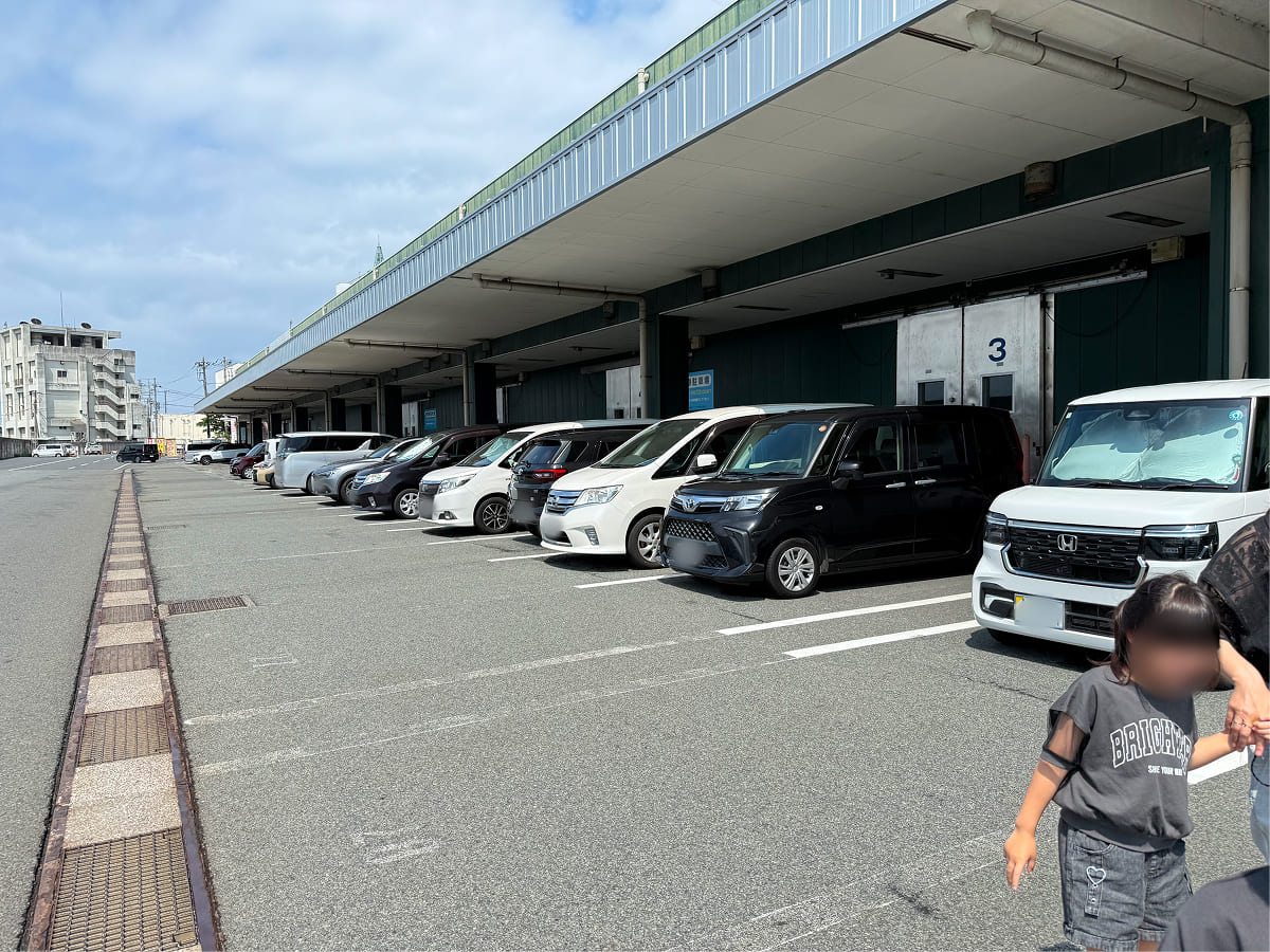 沼津魚市場無料駐車場10時前の様子