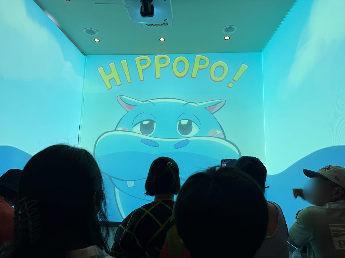カババス出発前のシアター