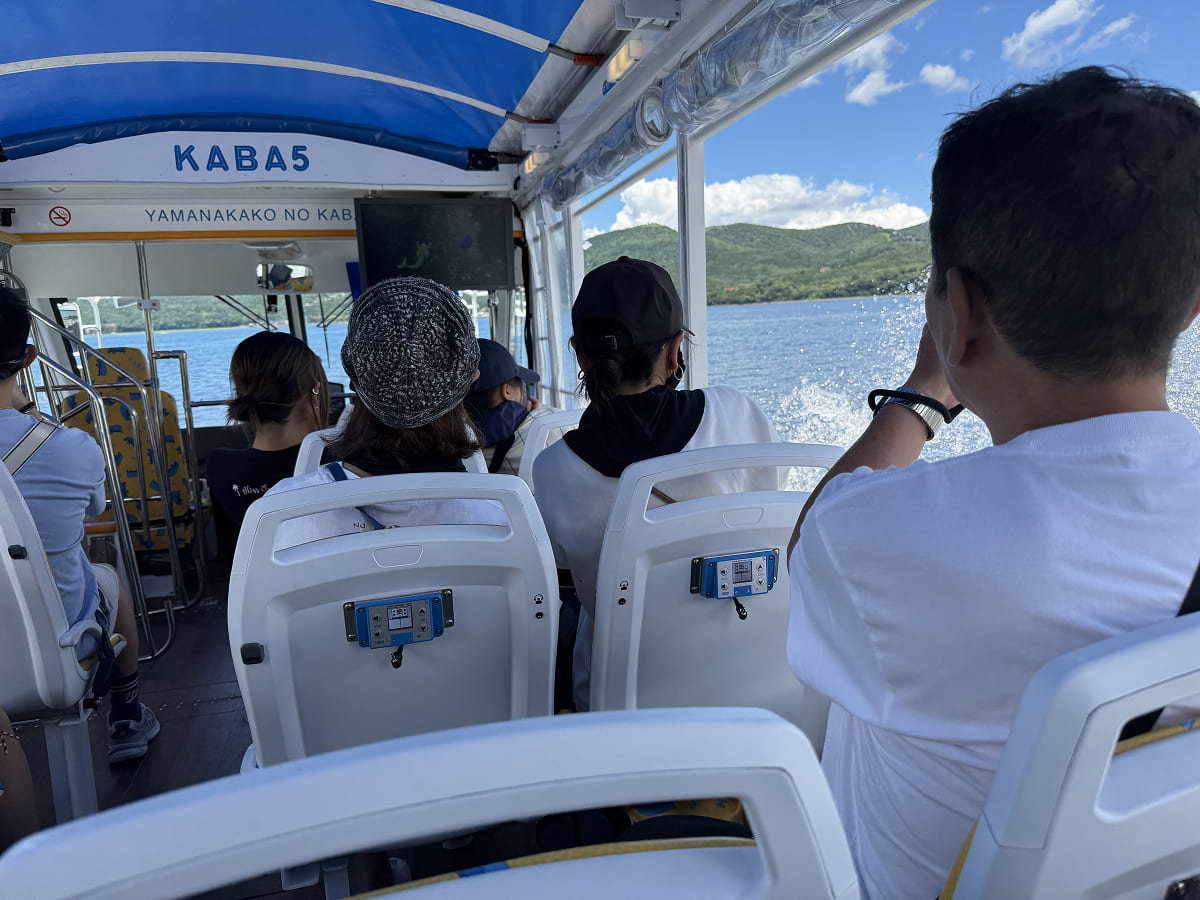 カババス 山中湖にダイブの瞬間