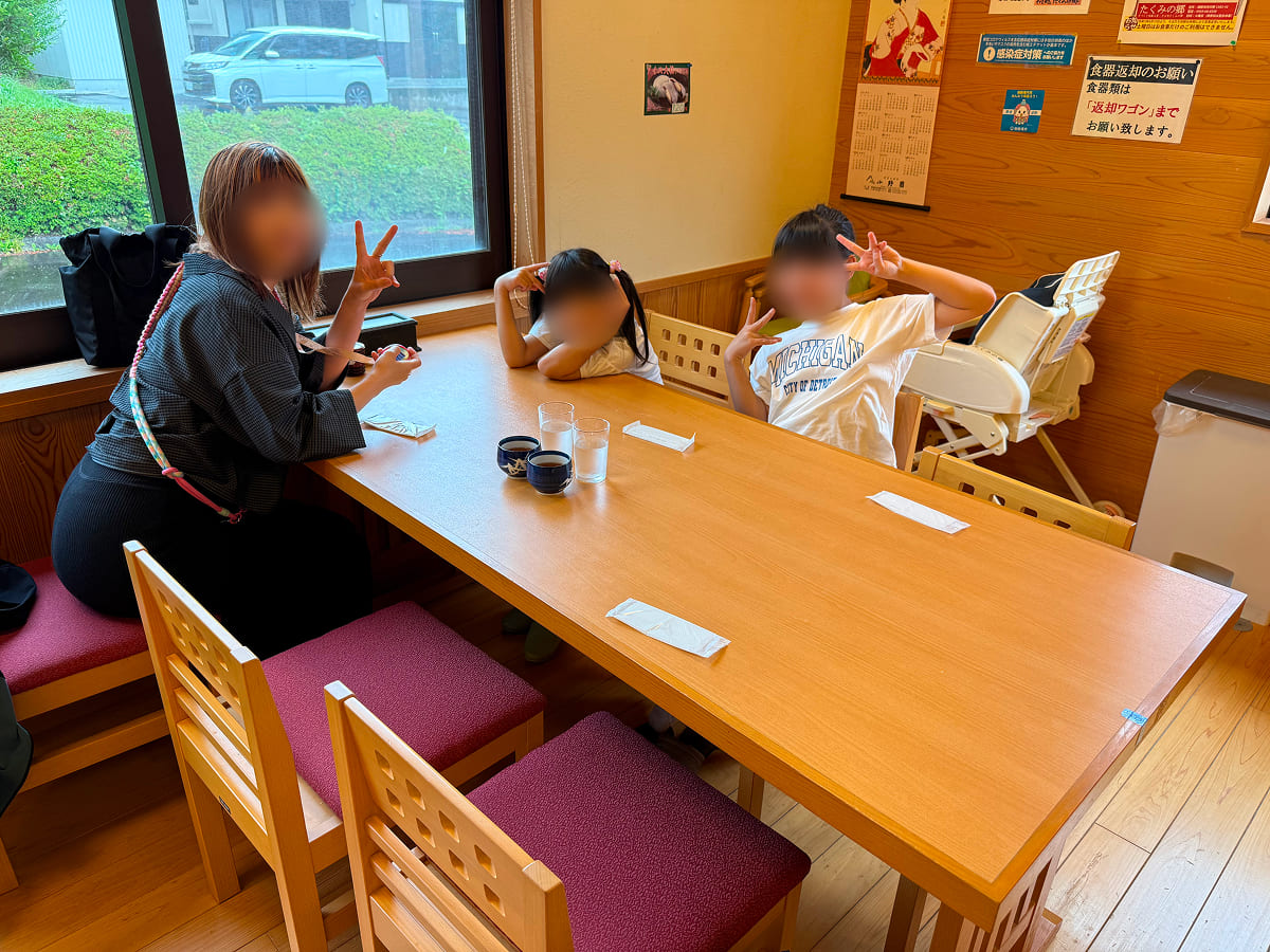 たくみの郷 テーブル席はゆったり