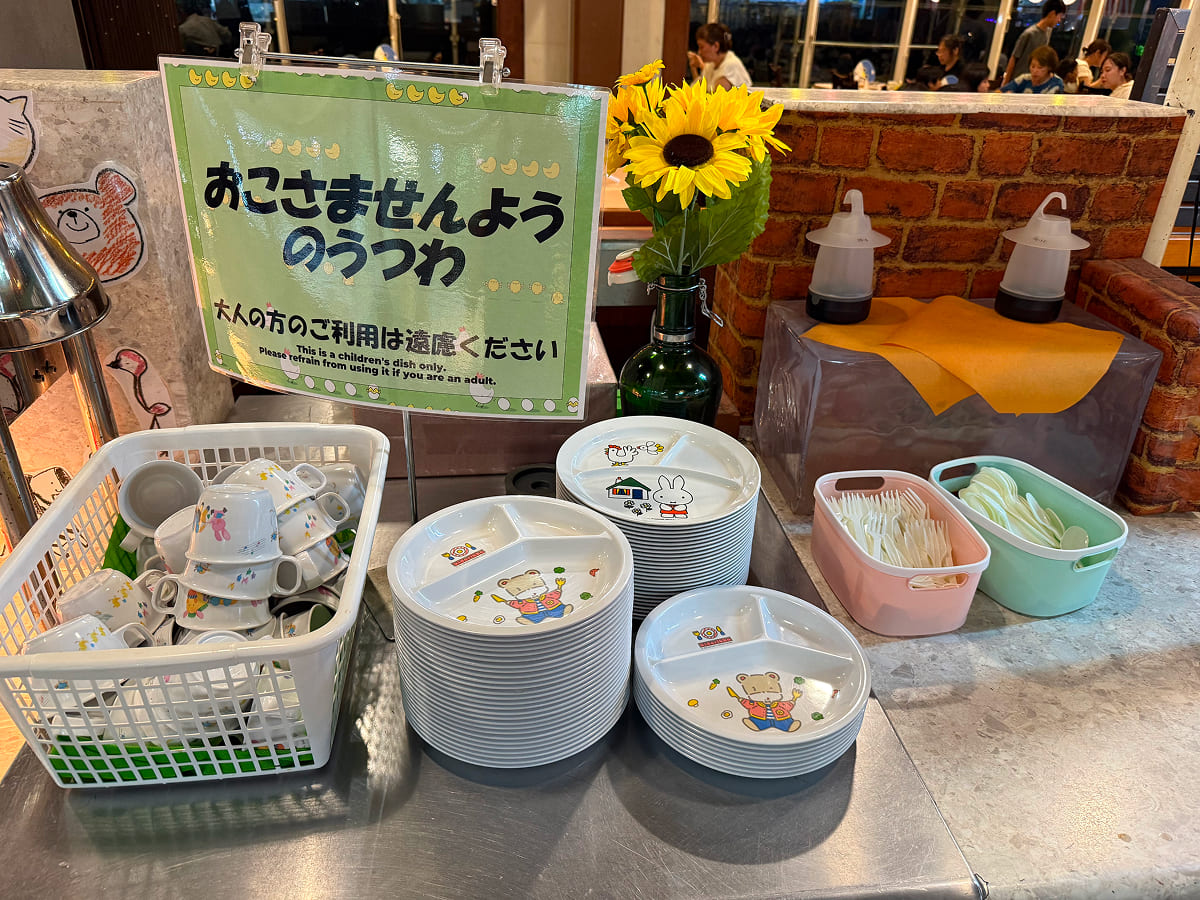 御殿場高原時之栖 バイキングレストラン「麦畑」の子ども用食器やカトラリー