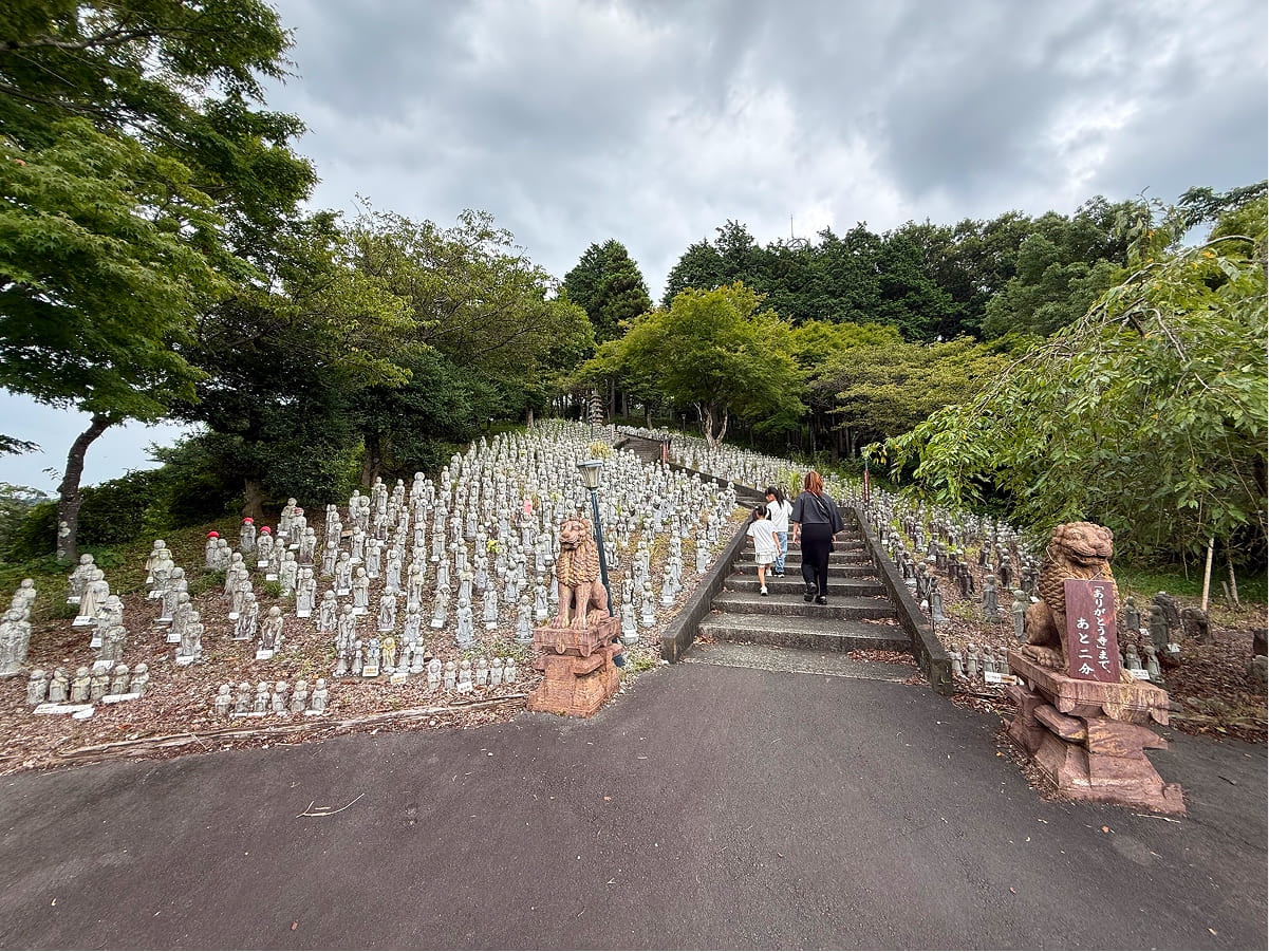 御殿場高原時之栖 ありがとう寺手前の階段