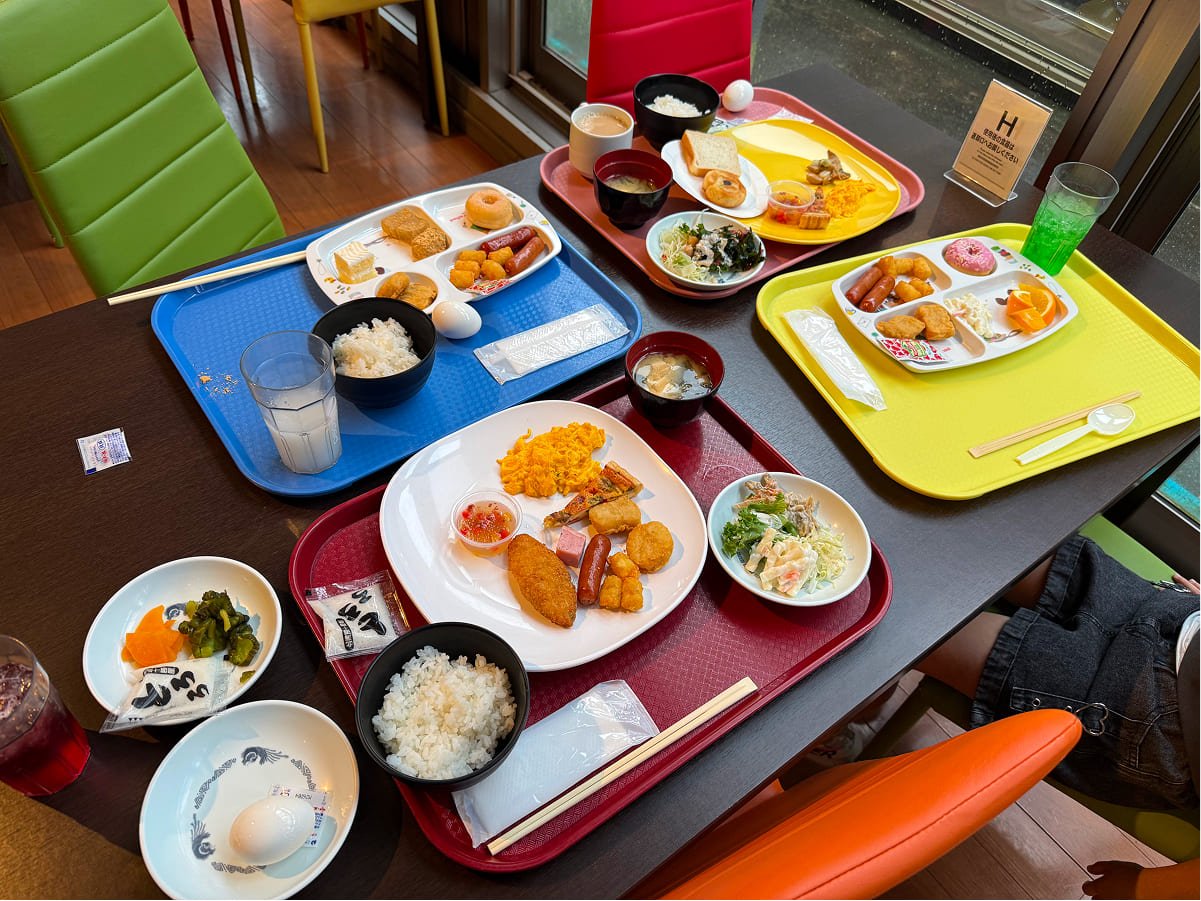 御殿場高原時之栖 朝食ビュッフェ パロで食事の様子