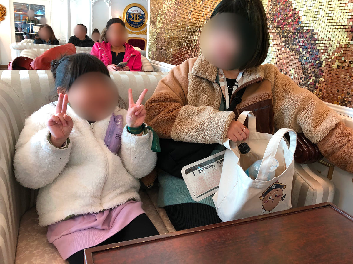 箱根海賊船 特別船室で記念撮影
