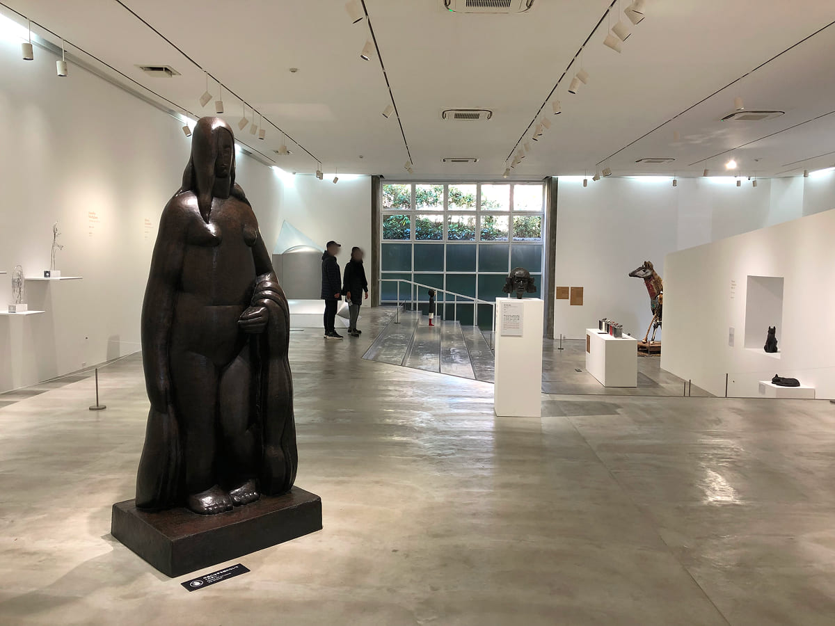 彫刻の森美術館 アートホール・マンズールームの室内展示