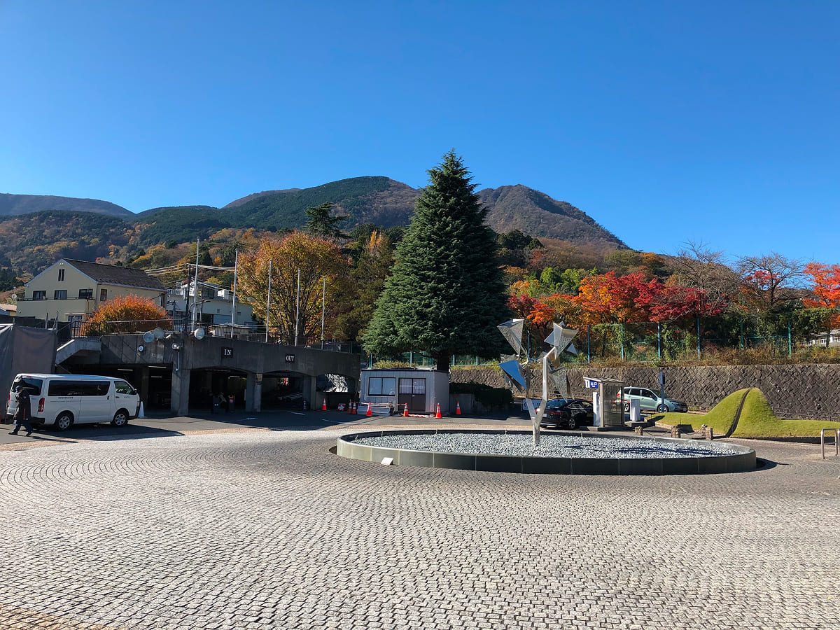 彫刻の森美術館 駐車場の入口周辺